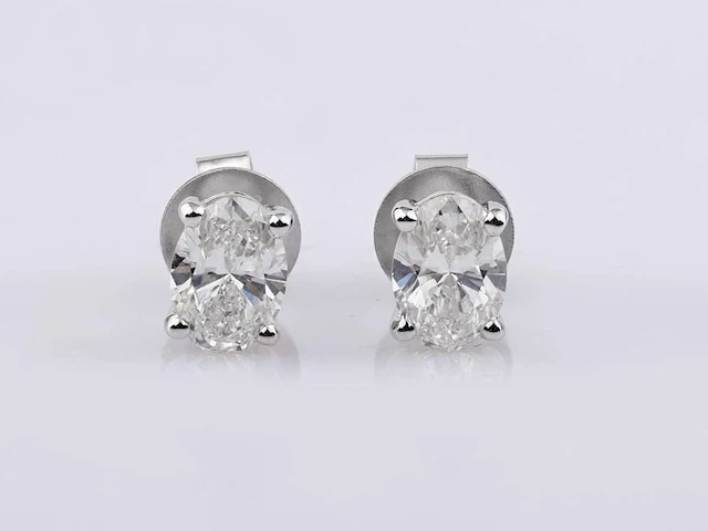 14 kt white gold earring with 2.0 cts oval cut lab grown diamond - afbeelding 1 van  6