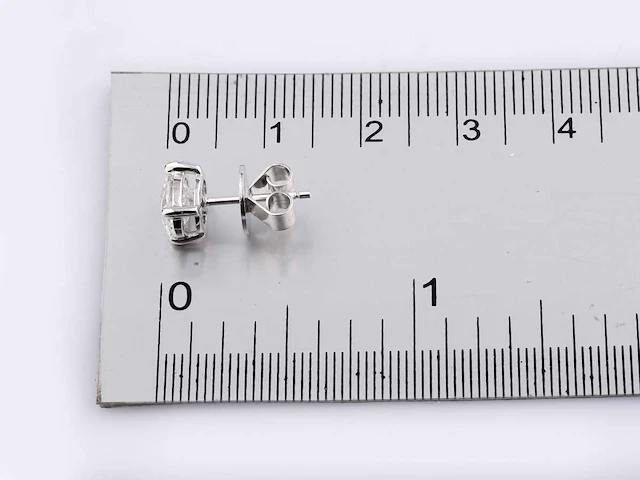 14 kt white gold earring with 2.0 cts oval cut lab grown diamond - afbeelding 6 van  6