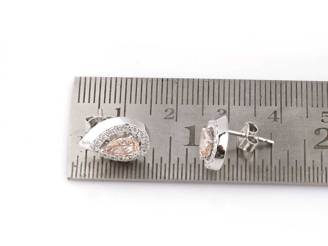 14 kt witgouden oorbel met 1.39 cts lab grown diamond - afbeelding 6 van  7