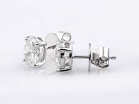 14 kt witgouden oorbel met 2,0 ct ovaal geslepen lab gekweekte diamant - afbeelding 4 van  6