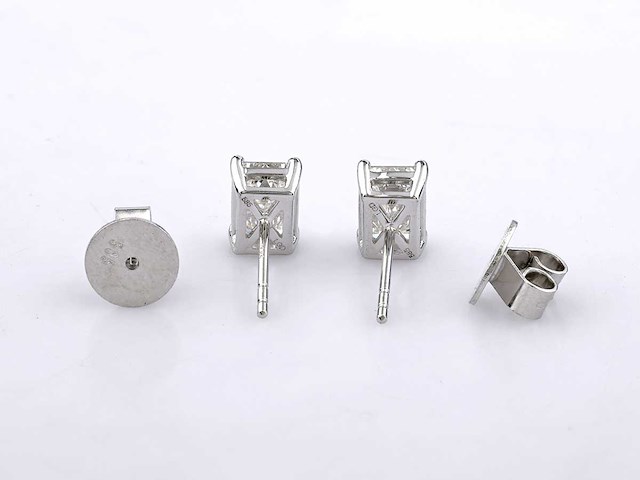 14 kt witgouden oorbel met 2,0 ct smaragdgeslepen laboratoriumgekweekte diamant - afbeelding 2 van  6