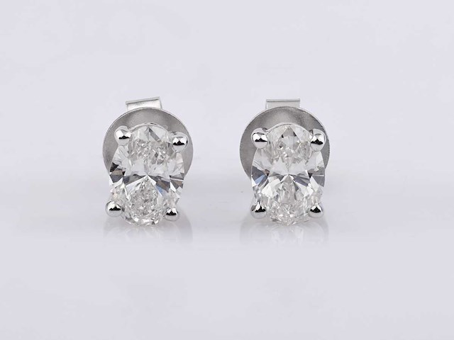 14 kt witgouden oorbel met 2,0 cts ovaal geslepen laboratoriumgekweekte diamant - afbeelding 1 van  6