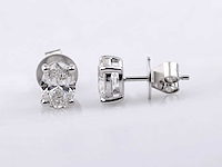 14 kt witgouden oorbel met 2,0 cts ovaal geslepen laboratoriumgekweekte diamant - afbeelding 3 van  6