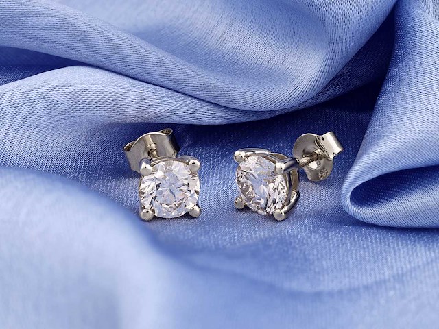 14 kt witgouden oorbel met 2,09 cent laboratoriumgekweekte diamant - afbeelding 6 van  7