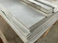 14 porseleinen tegels 60x60 cm met plinten - afbeelding 1 van  5