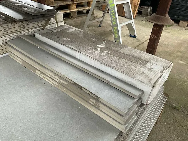 14 porseleinen tegels 60x60 cm met plinten - afbeelding 4 van  5