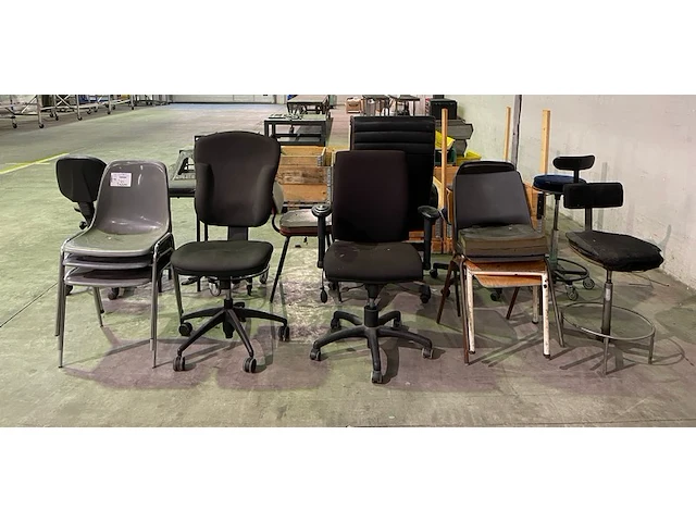 14 stoelen - afbeelding 1 van  3