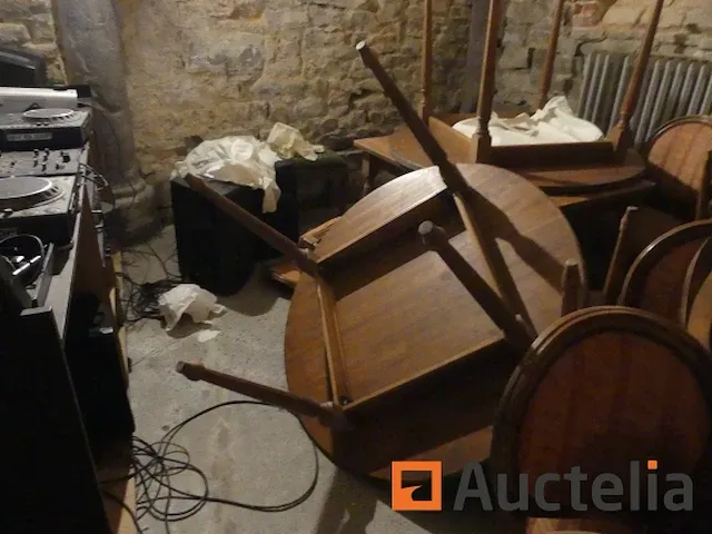 14 tafels en 36 rustieke stoelen - afbeelding 3 van  11