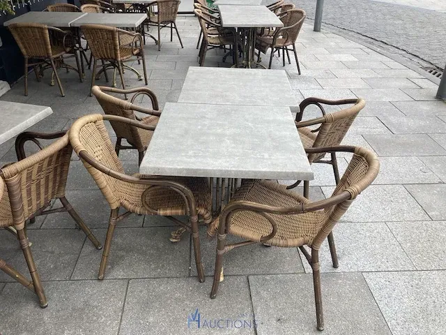 14 terrastafels en 26 terrasstoelen - afbeelding 4 van  8