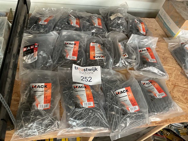 14 zakken nagels - afbeelding 1 van  9