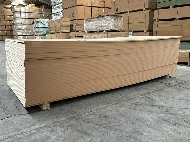 148,8 m² mdf 1,22 m breed 3,05 lang 1,8 cm dik - afbeelding 3 van  4