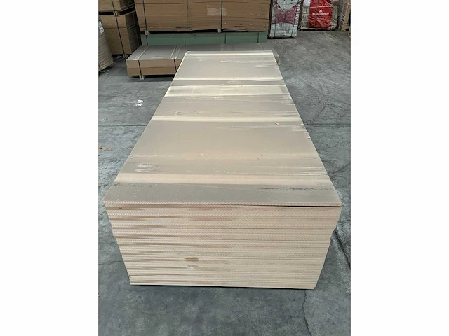 148,8 m² mdf 1,22 m breed 3,05 lang 1,8 cm dik - afbeelding 4 van  4