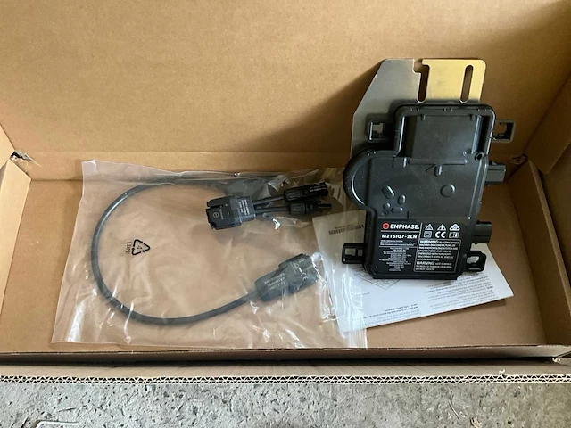 14x enphase energy m215 iq7-2ln - omvormer - afbeelding 1 van  2