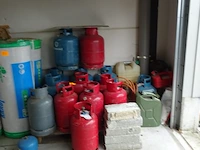 14x lege gasflessen primagaz + diverse bidons - afbeelding 1 van  5