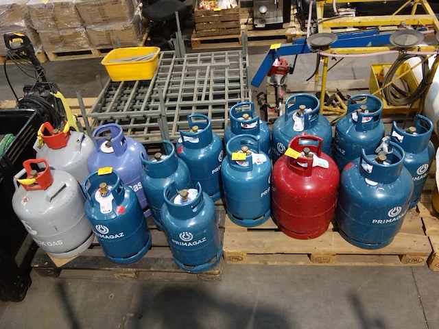 14x lege/halfvolle gasfles - afbeelding 1 van  7
