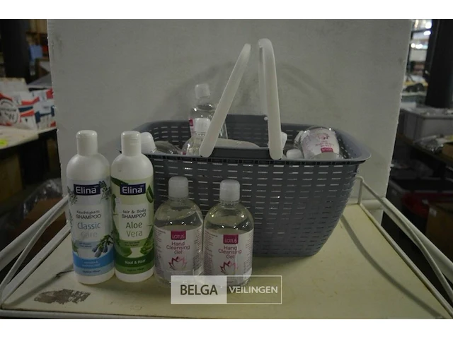 14x500ml handgel, 5x500ml schampoo( korfje niet inbegrepen) - afbeelding 1 van  1