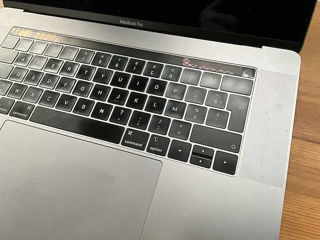 15” apple macbook pro a1990 - afbeelding 3 van  5