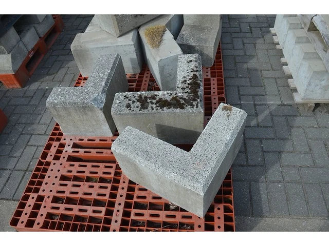 15 borduren 1 m, 8 hoekborduren (zonder pvc paletten) - afbeelding 2 van  7