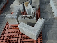15 borduren 1 m, 8 hoekborduren (zonder pvc paletten) - afbeelding 2 van  7