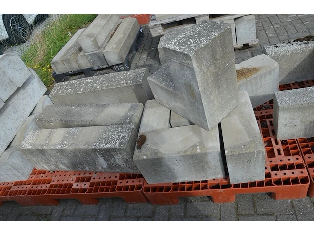 15 borduren 1 m, 8 hoekborduren (zonder pvc paletten) - afbeelding 4 van  7