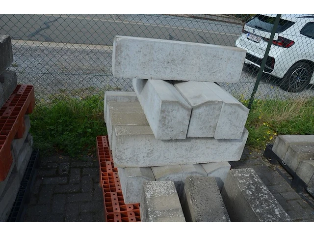 15 borduren 1 m, 8 hoekborduren (zonder pvc paletten) - afbeelding 5 van  7