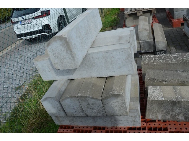 15 borduren 1 m, 8 hoekborduren (zonder pvc paletten) - afbeelding 6 van  7