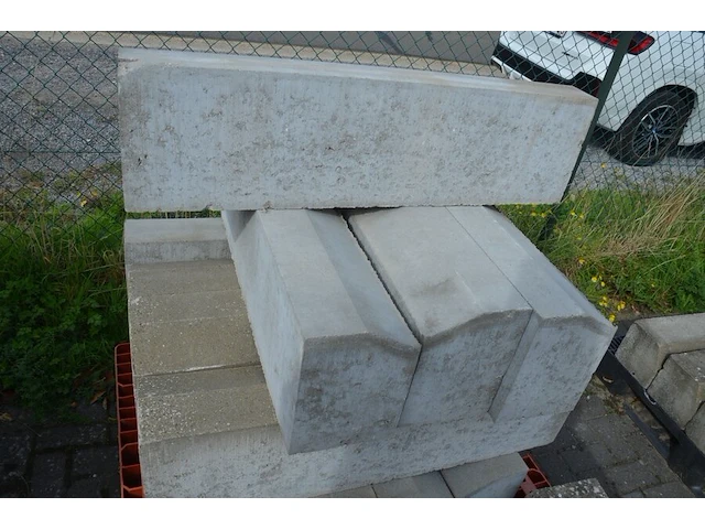 15 borduren 1 m, 8 hoekborduren (zonder pvc paletten) - afbeelding 7 van  7
