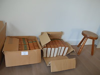 15-delige oosthoeks encyclopedie, eiken krukje - afbeelding 1 van  5