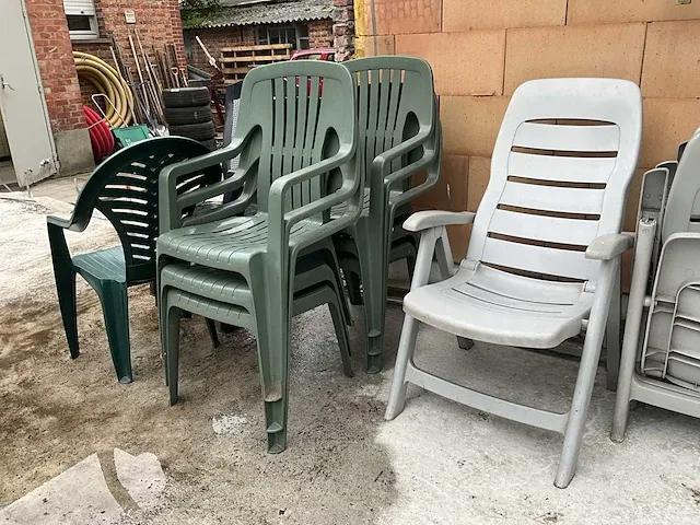 15 diverse tuinstoelen+tuinbank - afbeelding 2 van  7