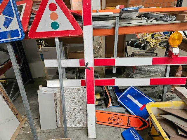 15 diverse verkeers/signalisatieborden - afbeelding 3 van  14