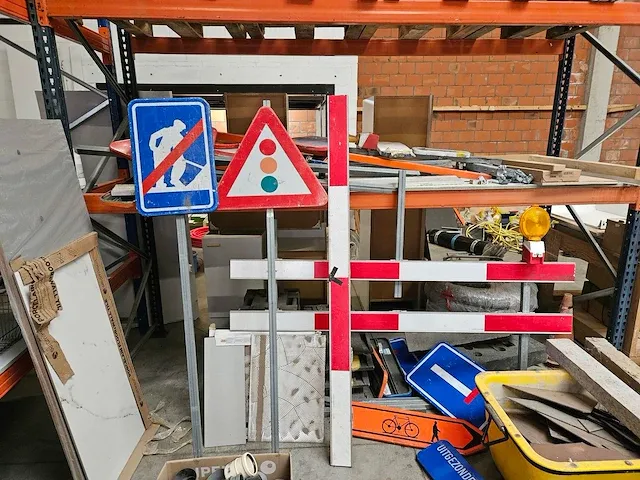 15 diverse verkeers/signalisatieborden - afbeelding 1 van  14