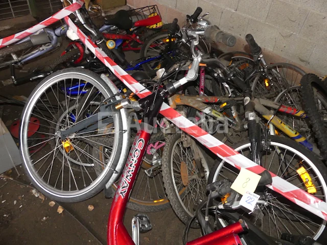 15 fietsen te herstellen - afbeelding 5 van  10