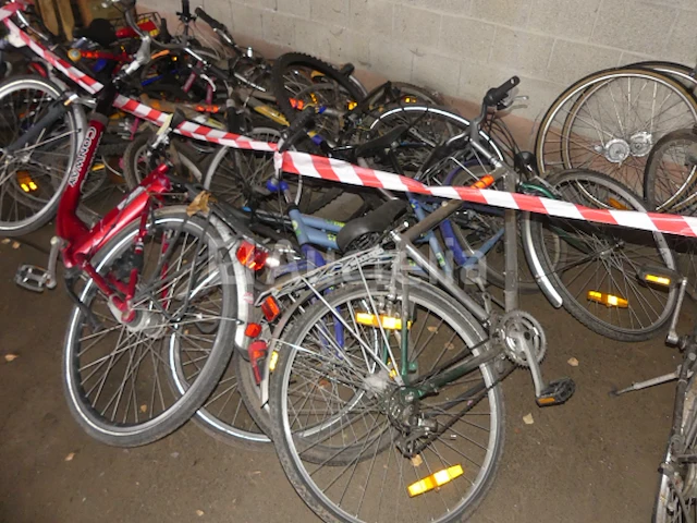 15 fietsen te herstellen - afbeelding 10 van  10
