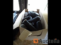 15 laders van 200 ballen, 15 tanks van 100 ballen