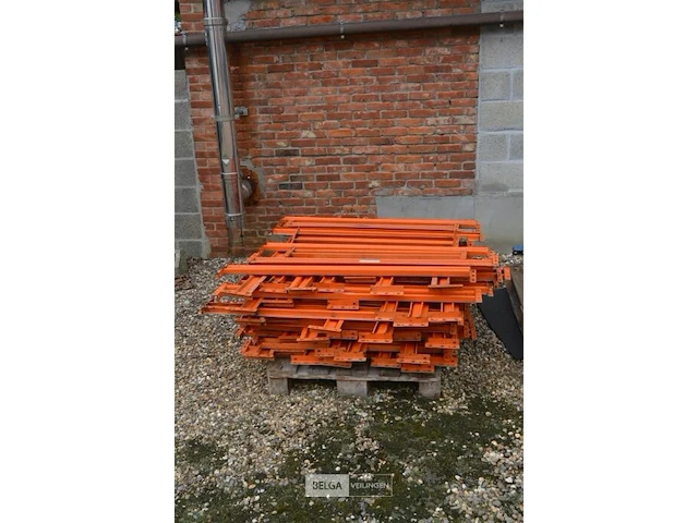 ±15 lopende meter rek met houten leggers - afbeelding 2 van  9