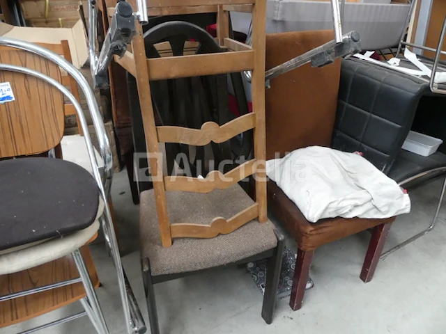 15 niet-overeenkomende stoelen - afbeelding 3 van  5
