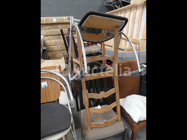 15 niet-overeenkomende stoelen - afbeelding 4 van  5