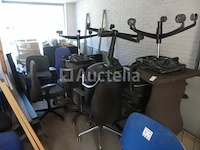 15 stoelen op wielen (niet bij elkaar passend)