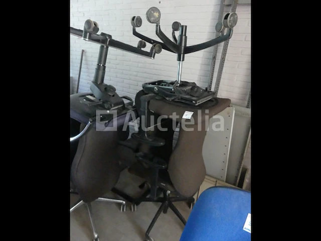 15 stoelen op wielen (niet bij elkaar passend) - afbeelding 3 van  6