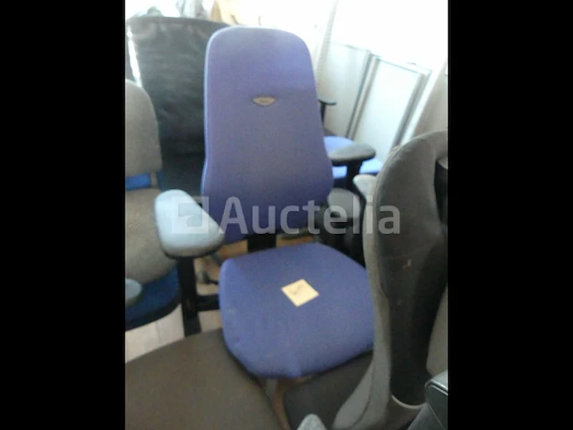 15 stoelen op wielen (niet bij elkaar passend) - afbeelding 4 van  6