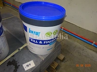 15 treden in blauwe steen van verschillende afmetingen, 2 emmers fill finish kauf - afbeelding 1 van  5