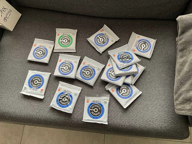 15 x snaren voor een akoestische gitaar - afbeelding 1 van  3