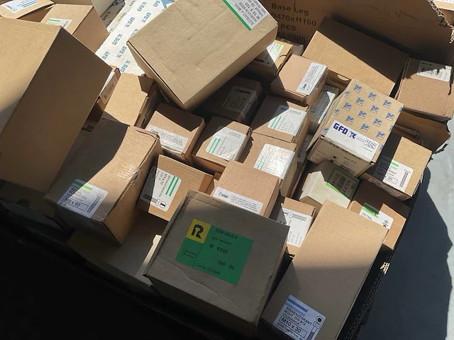 150 dozen deels inox bouten en moeren - afbeelding 14 van  15