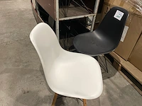 154 stoelen: samengesteld lot 1001-1009 - afbeelding 1 van  3