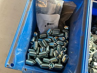 15,70 kg diverse bevestigingsmaterialen in stapelbare bak - afbeelding 3 van  13