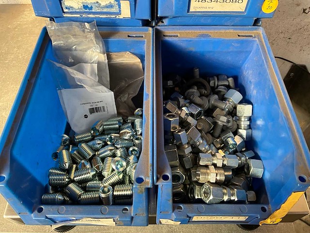 15,70 kg diverse bevestigingsmaterialen in stapelbare bak - afbeelding 6 van  13