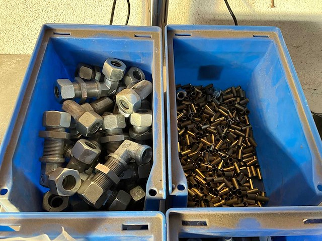 15,70 kg diverse bevestigingsmaterialen in stapelbare bak - afbeelding 8 van  13