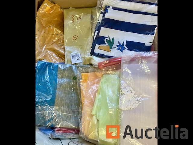 158 kg home huishoudtextiel mix: tafelkleden, tafellopers etc. - afbeelding 6 van  28