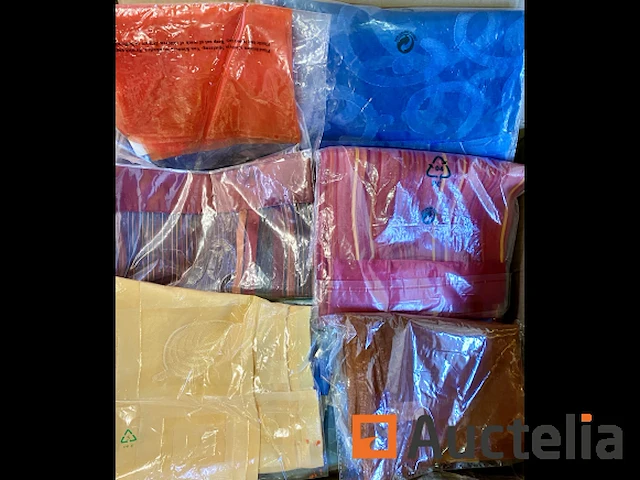 158 kg home huishoudtextiel mix: tafelkleden, tafellopers etc. - afbeelding 17 van  28