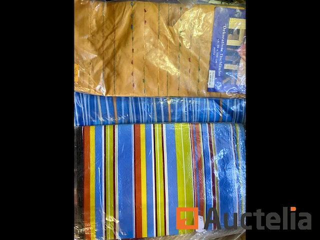 158 kg home huishoudtextiel mix: tafelkleden, tafellopers etc. - afbeelding 18 van  28